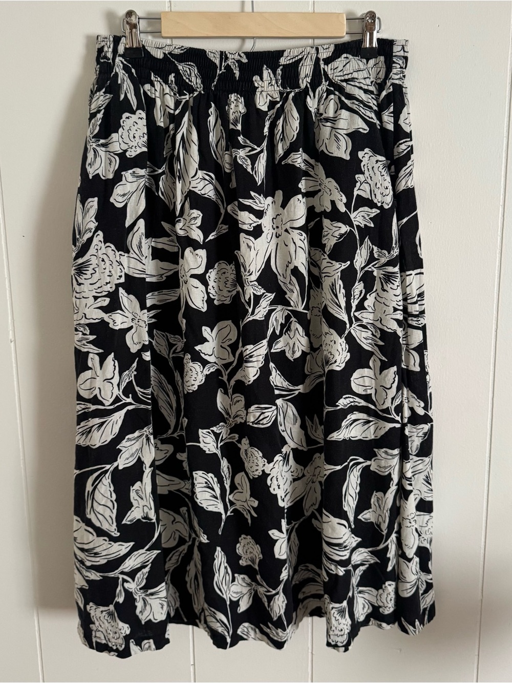 Caslon Black Linen Cotton Skirt with White Floral Print Size L